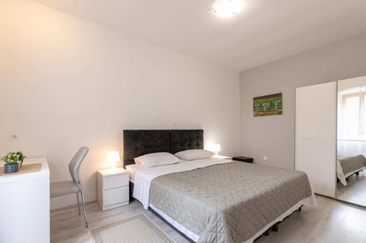 Apartments Kastel Pula Exterior photo