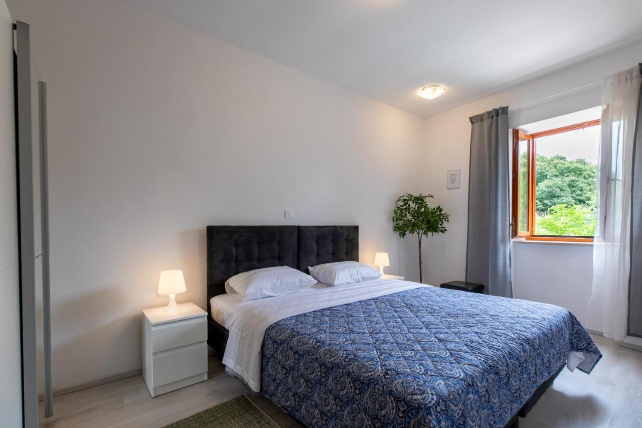 Apartments Kastel Pula Exterior photo