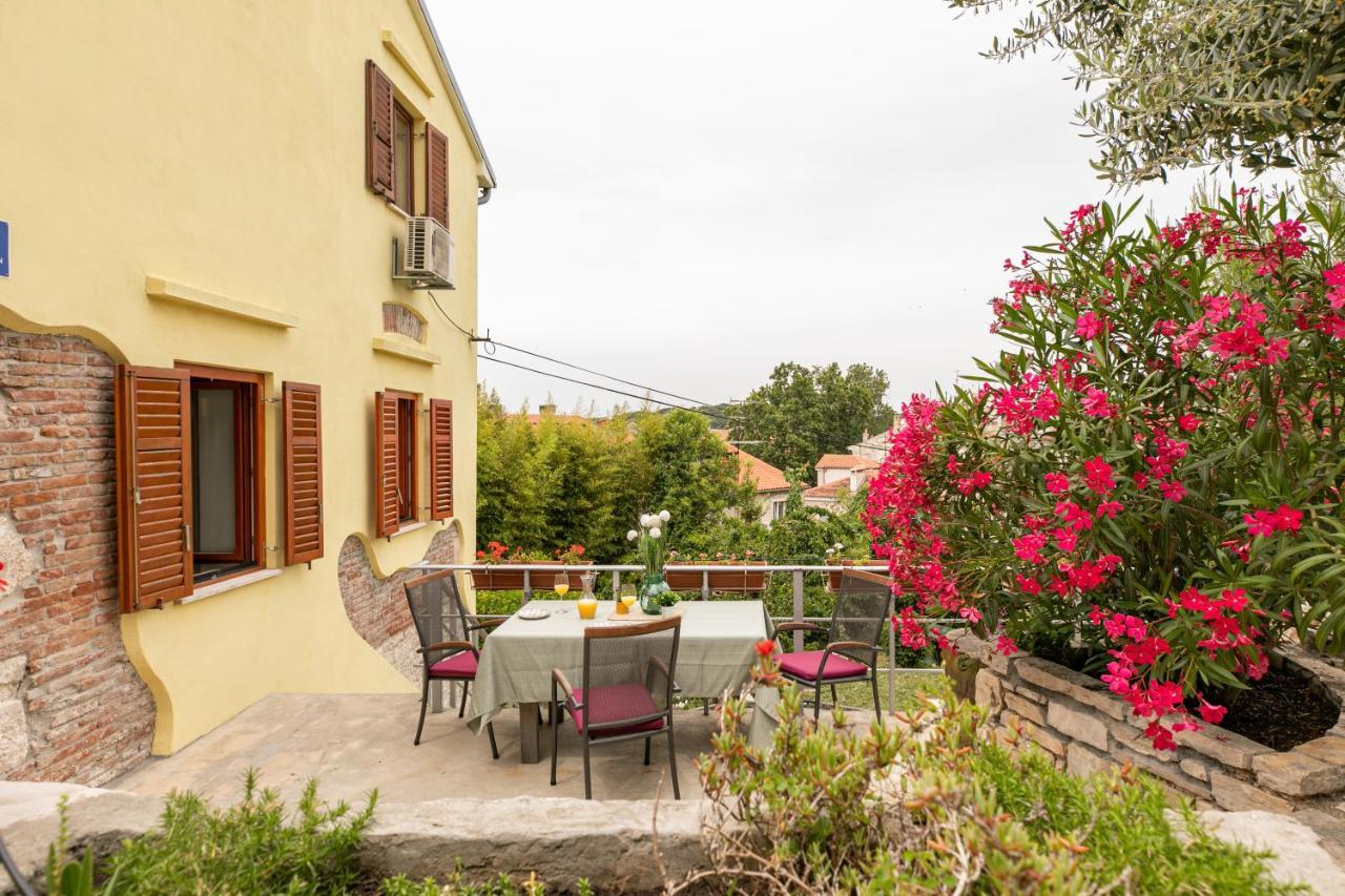 Apartments Kastel Pula Exterior photo