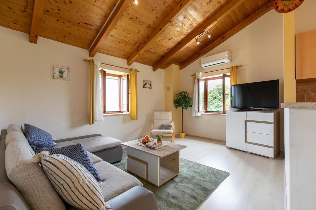 Apartments Kastel Pula Exterior photo