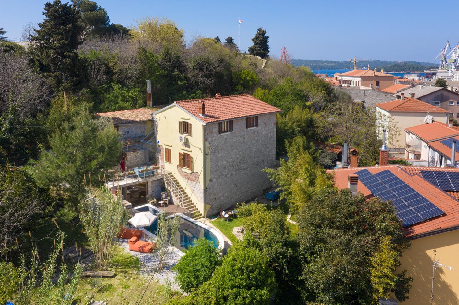Apartments Kastel Pula Exterior photo
