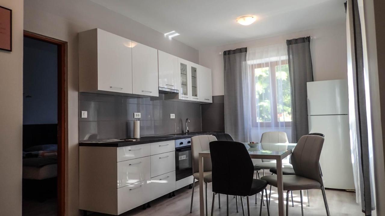 Apartments Kastel Pula Exterior photo